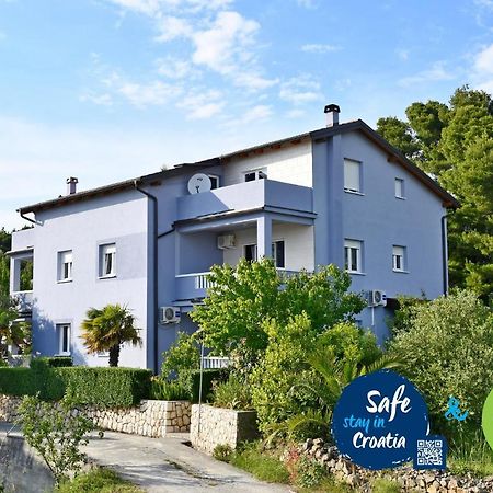 Apartmani Novotny Plavi Banjol Esterno foto