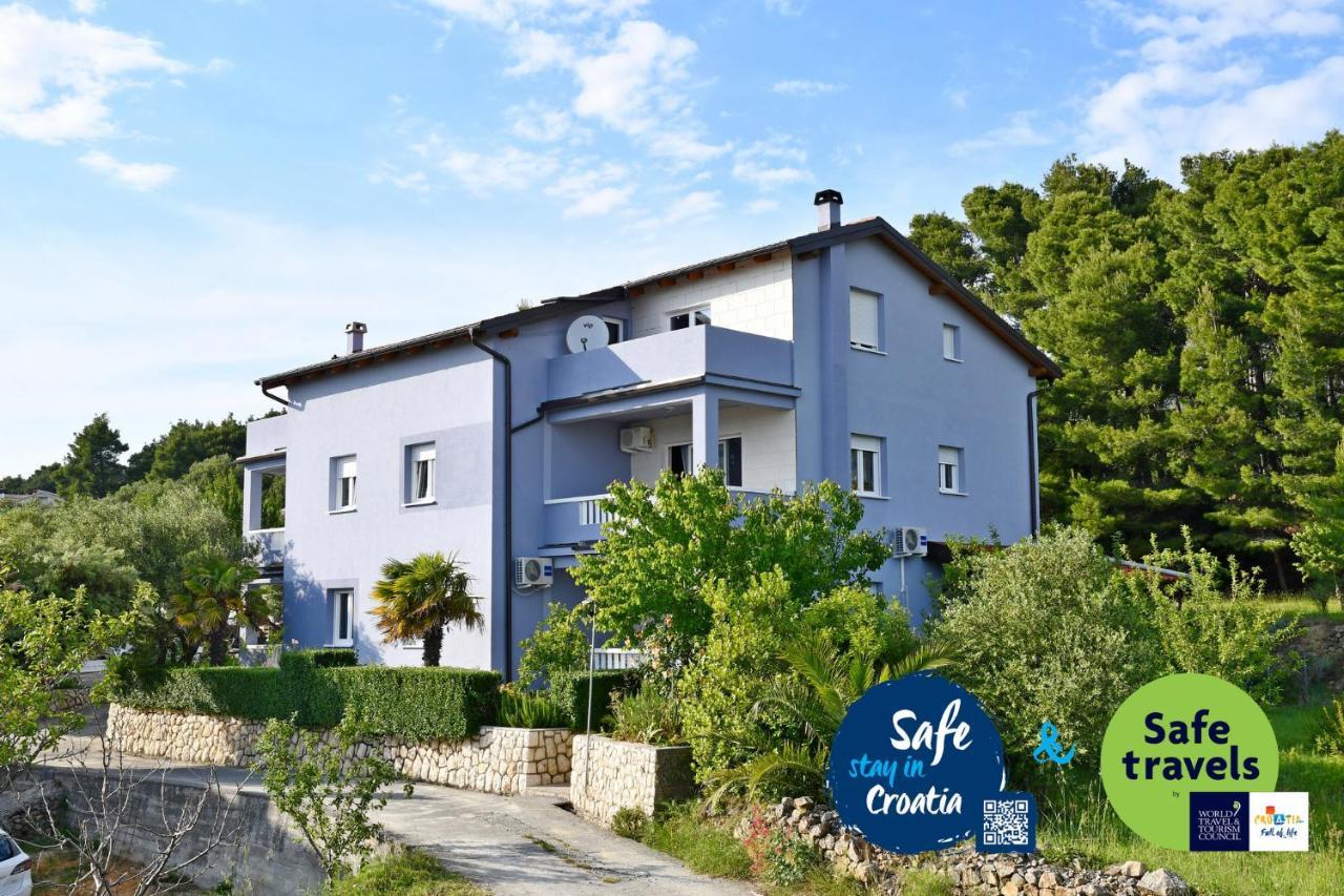 Apartmani Novotny Plavi Banjol Esterno foto