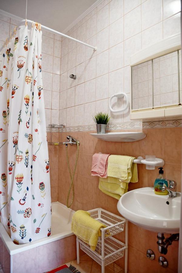 Apartmani Novotny Plavi Banjol Esterno foto